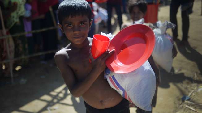 Pengungsi Rohingya di Kamp Pengungsian Kutupalong, Cox Bazar, Bangladesh, Minggu (1/10).