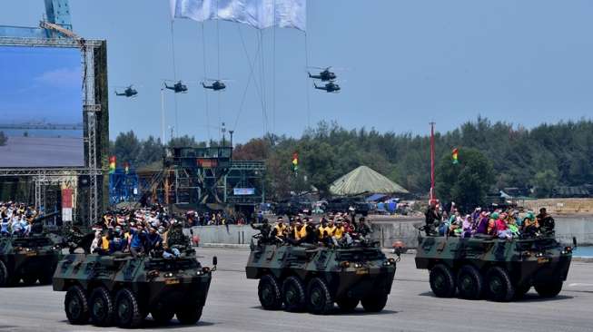 Gladi Bersih Upacara Parade dan Defile Peringatan HUT Ke-72 TNI Tahun 2017. [Puspen TNI]