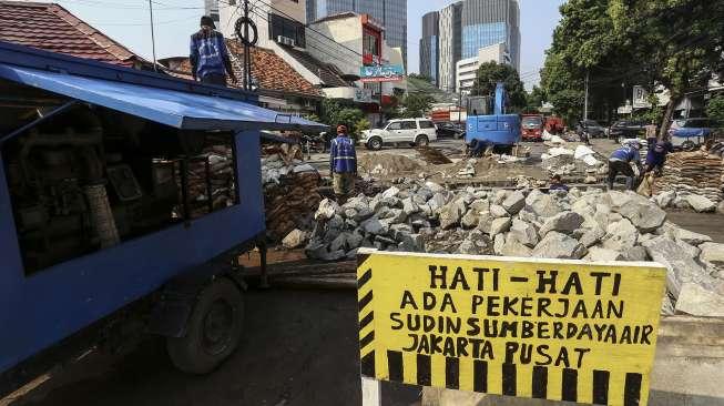  Untuk memperlancar sistem drainase jelang memasuki musim hujan.