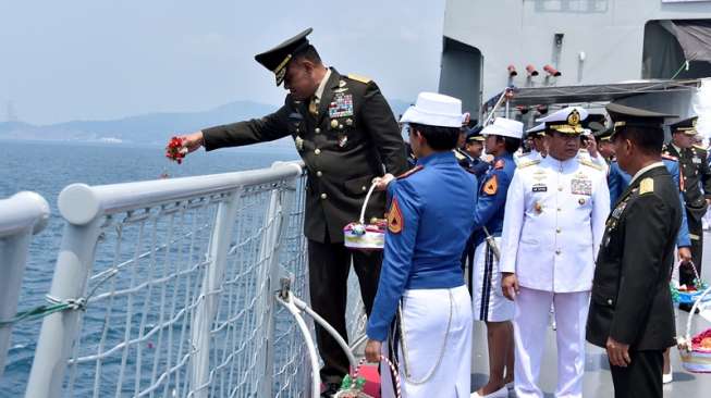 Gladi Bersih Upacara Parade dan Defile Peringatan HUT Ke-72 TNI Tahun 2017. [Puspen TNI]