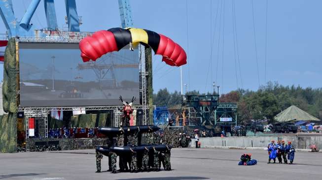 Gladi Bersih Upacara Parade dan Defile Peringatan HUT Ke-72 TNI Tahun 2017. [Puspen TNI]