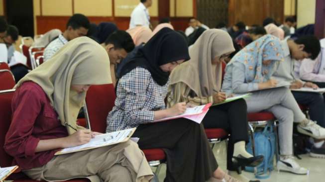 1000 Orang Berebut Kursi Calon Mahasiswa Polteknaker