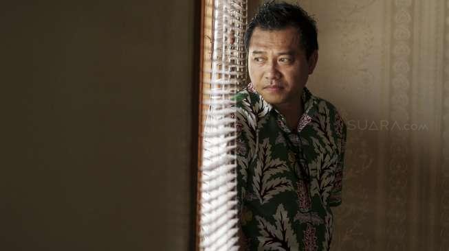 Musisi yang juga anggota DPR RI Anang Hermansyah berkunjung ke kantor redaksi suara.com di Jakarta, Rabu (4/10).