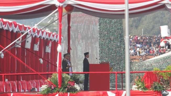 Presiden Joko Widodo menghadiri Perayaan HUT ke-72 TNI di Dermaga Indah Kiat, Cilegon, Banten (5/10).