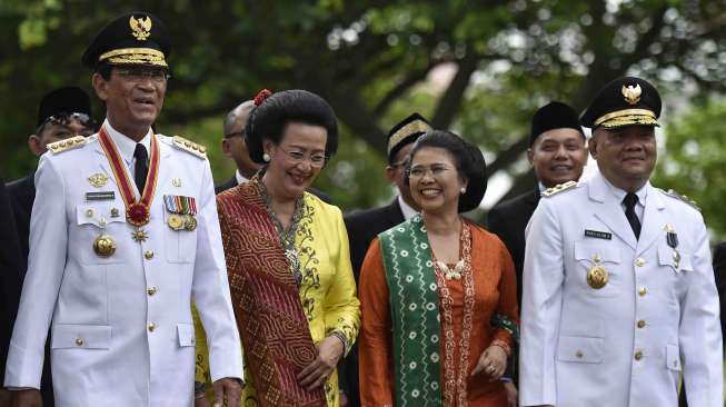 Presiden Joko Widodo melantik Gubernur dan Wakil Gubernur Daerah Istimewa Yogyakarta Sri Sultan Hamengku Buwono X dan Sri Paduka Paku Alam X Gubernur di Istana Negara, Jakarta, Selasa (10/10).