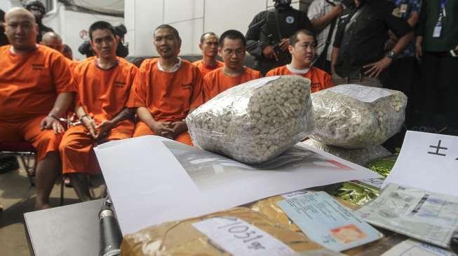 Badan Narkotika Nasional (BNN) merilis hasil penggagalan upaya peredaran narkotika jenis sabu dan ekstasi yang dilakukan oleh empat jaringan narkotika Internasional di Jakarta, Selasa (10/10).