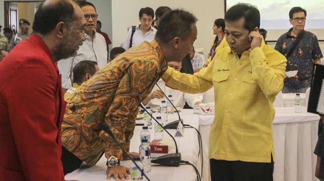 Ketua Umum Partai Golkar Setya Novanto memimpin rapat pengurus pleno DPP Partai Golkar di Jakarta, Rabu (11/10).