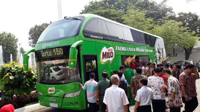 PT. Nestle Indonesia menyerahkan bus merek MAN berkapasitas 76 penumpang untuk dioperasikan PT. Transportasi Jakarta. (suara.com/Dwi Bowo Raharjo)