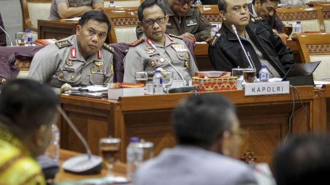 Kapolri Jenderal Pol Tito Karnavian rapat dengar pendapat umum (RDPU) dengan Komisi III DPR di Kompleks Parlemen, Senayan, Jakarta, Rabu (12/10).