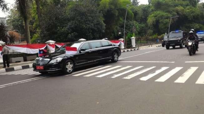 Sambutan Hangat Jokowi dan Iriana untuk PM Laos di Istana Bogor