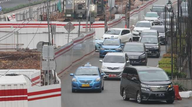 Pengendara diharapkan dapat mencari jalur alternatif. 
