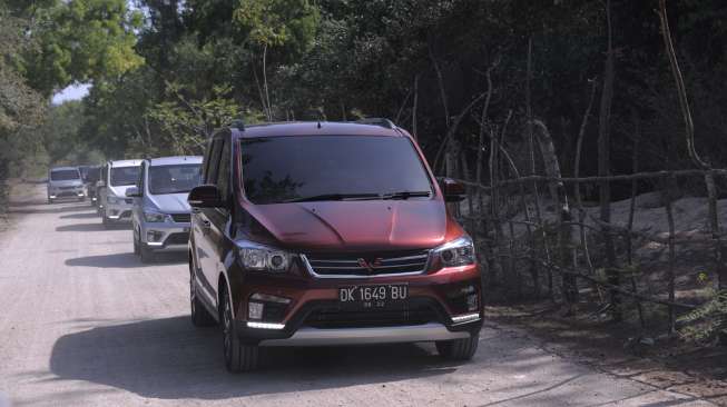 Merasakan Sensasi Berkendara Wuling Confero S, Sang Rival Avanza