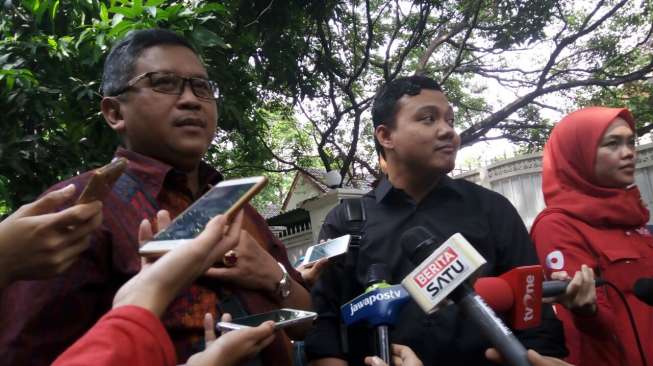 Putra Wali Kota Surabaya Risma Sambangi Rumah Megawati