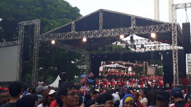 Ribuan Orang Padati Konser Terima Kasih Ahok-Djarot