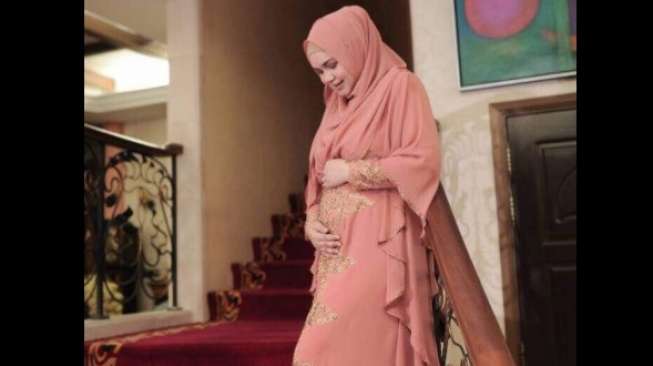 Hamil 4 Bulan, Siti Nurhaliza Vakum Menyanyi