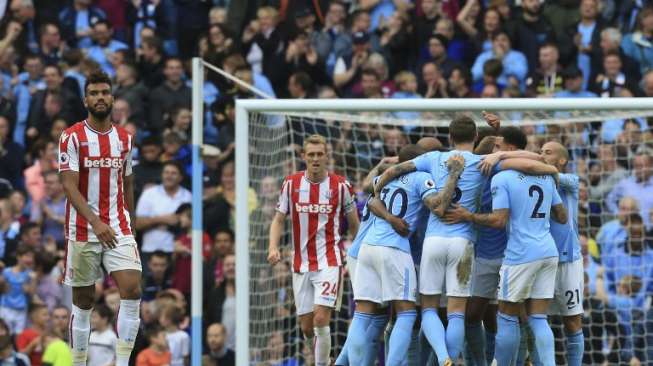 Berpesta ke Gawang Stoke, City Puncaki Klasemen