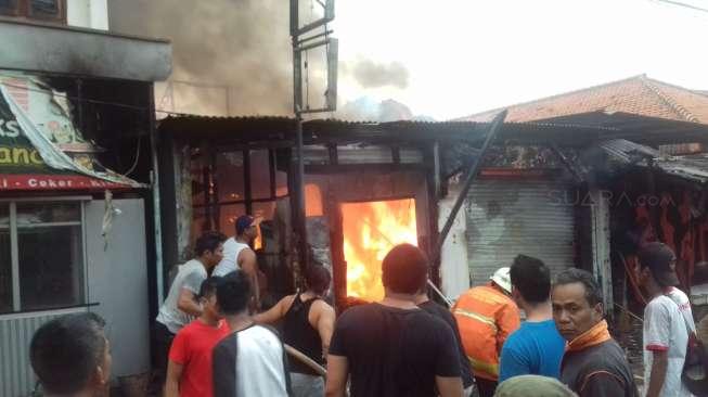 Kebakaran Rumah di Tugu Selatan Jakut, 1 Orang Terluka Tertimpa Plafon