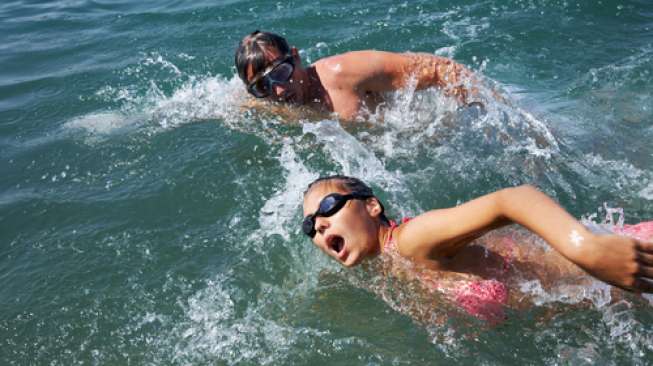 Berenang di Laut, Waspada Empat Risiko Tak Terduga Ini!