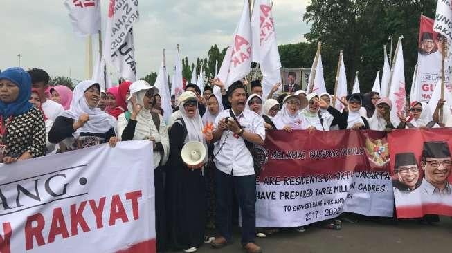 Pendukung Anies-Sandiaga Bersorak Gembira