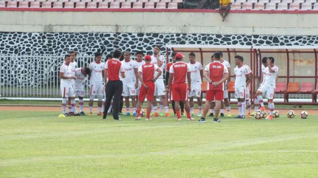 Pemain persija menggelar latihan di Stadion Mandala, Papua (dok. Persija).