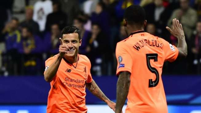 Gelandang Liverpool Philippe Coutinho (kiri) merayakan golnya ke gawang NK Maribor. Jure Makovec / AFP