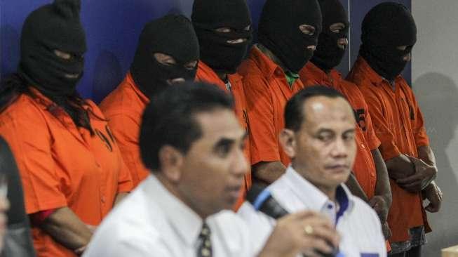Direktorat Tindak Pidana Ekonomi Khusus Bareskrim Polri merilis pengungkapan jaringan pengedar uang palsu di Pulau Jawa, Jakarta, Rabu (18/10/2017).