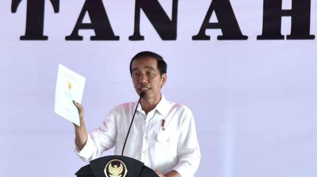 Cegah Sengketa Lahan di Jakbar, Jokowi Bagi-bagi 3.000 Sertifikat Tanah