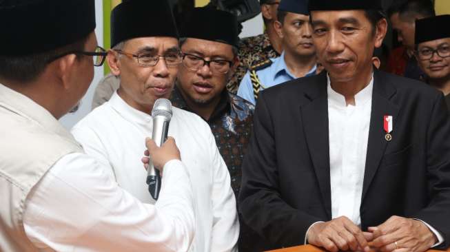 Presiden Jokowi Resmikan LKM Syariah di Pesantren Kempek Cirebon