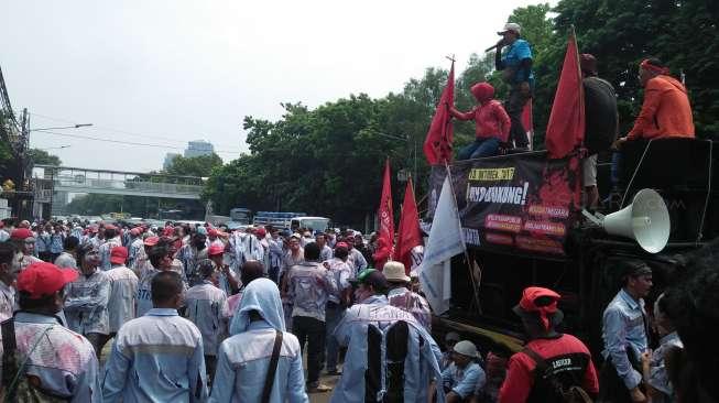 Mantan Supir "Zombie" Kembali Demo di Depan Kantor Jokowi