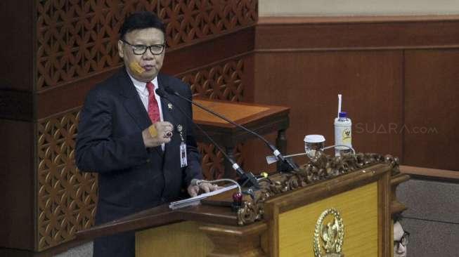 Rapat paripurna DPR pengambilan keputusan terhadap RUU tentang Penetapan Perppu Ormas Nomor 2 Tahun 2017 tentang Ormas menjadi undang-undang di gedung Nusantara II DPR RI, Senayan, Jakarta, Selasa (24/10).