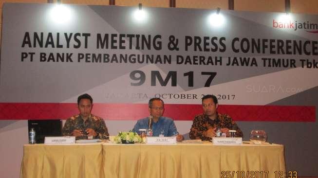 OJK Kritik Porsi Kredit Produktif Bank Daerah Cuma 30 Persen