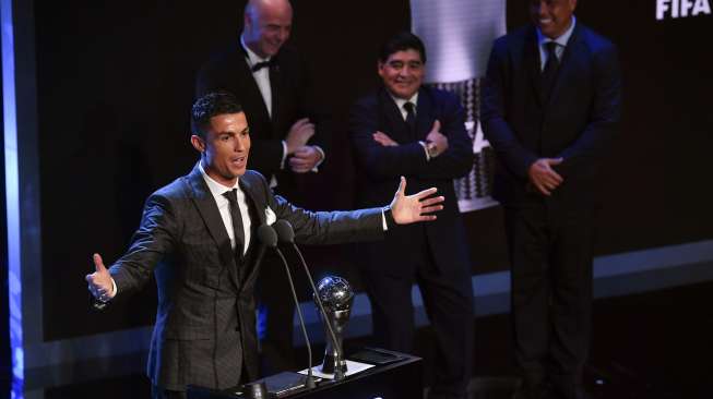 Messi Kalah Saing dari Ronaldo, Maradona: Hati Saya Sakit