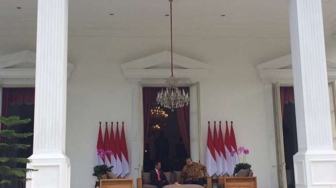 SBY Mendadak Temui Jokowi di Istana