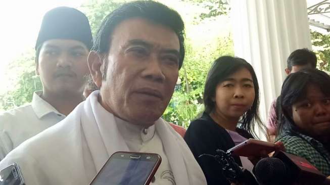 Dukung Anies-Sandi, Rhoma Irama Pimpin Salat Jumat di Balai Kota