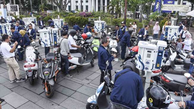 Untuk mendorong keberadaan kendaraan listrik di Jakarta.