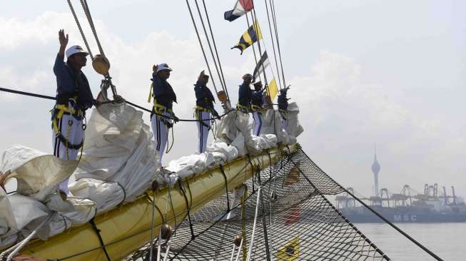 KRI Bima Suci berlabuh di Colombo, Sri Lanka, Senin (30/10).