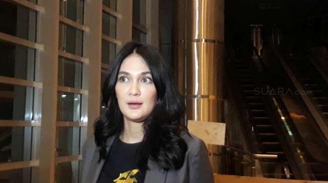 Duh, Luna Maya Masih Galau Ditinggal Reino Barack?