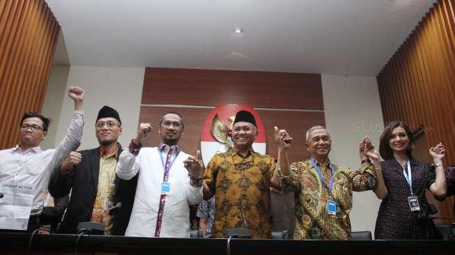 Keterangan pers usai menggelar pertemuan di Gedung KPK Jakarta, Selasa (31/10).