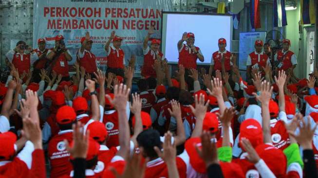 Cara Unik Peringati Hari Pahlawan, 400 Siswa Naik KRI dr Soeharso