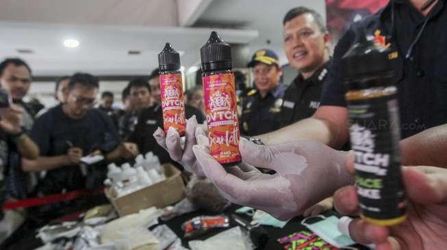 Direktorat Tindak Pidana Narkoba Bareskrim Polri bekerja sama dengan Bea dan Cukai merilis hasil pengungkapan peredaran tembakau dan liquid vape yang mengandung narkotika di gedung Dir IV Bareskrim Polri, Jakarta, Rabu (1/11).