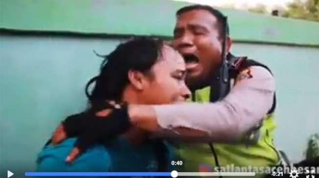 Warga Nangis Demi Hindari Razia, Polisi Malah Balas 'Curhat'