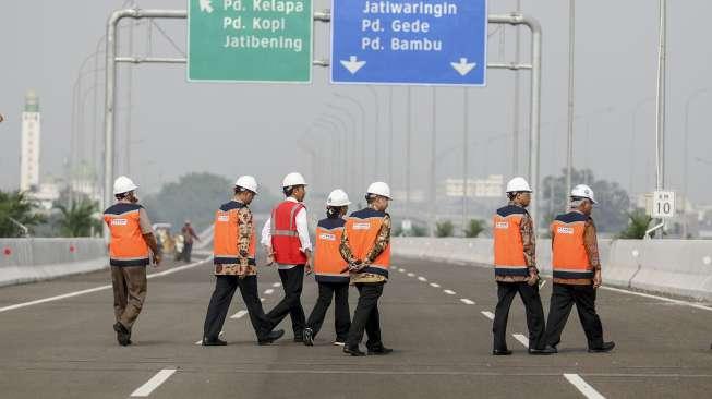 Jalan Tol Becakayu yang sudah siap dioperasikan.