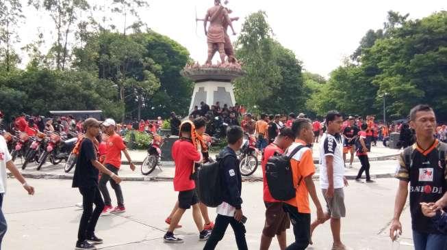 Cerita Jakmania Sempat Ditimpuki dalam Perjalanan Menuju Solo