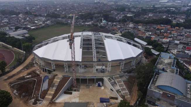 Pembangunan Jakarta International Velodrome Rawamangun, di Jakarta, Jumat (3/11).