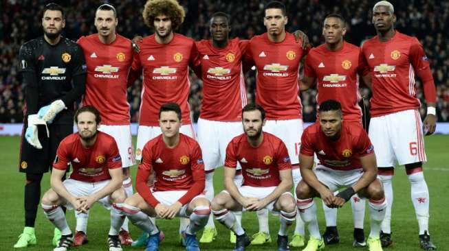 Pemain Manchester United  berpose sebelum pertandingan [AFP]