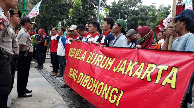 Anies-Sandi, Bapak Upah Murah dan Pembohong