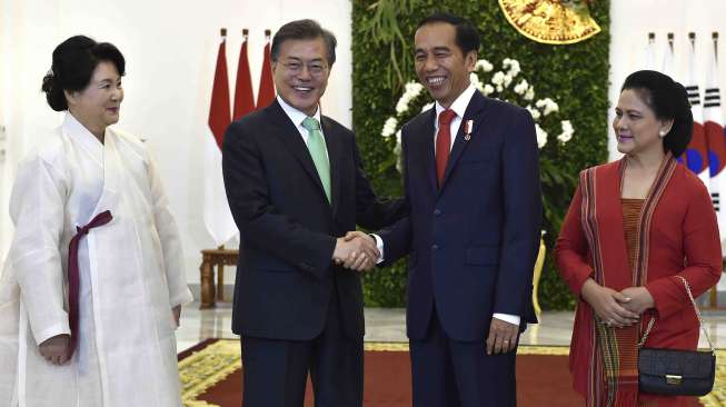 Presiden Joko Widodo menerima kunjungan Presiden Korea Selatan (Korsel) Moon Jae-in di Istana Kepresidenan Bogor, Jawa Barat, Kamis (9/11).