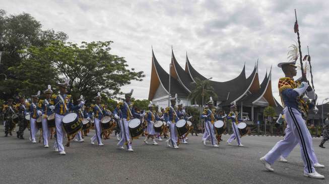 Padang menjadi kota pertama di Indonesia yang disinggahi KRI Bima Suci.