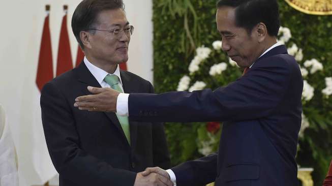 Presiden Joko Widodo menerima kunjungan Presiden Korea Selatan (Korsel) Moon Jae-in di Istana Kepresidenan Bogor, Jawa Barat, Kamis (9/11).