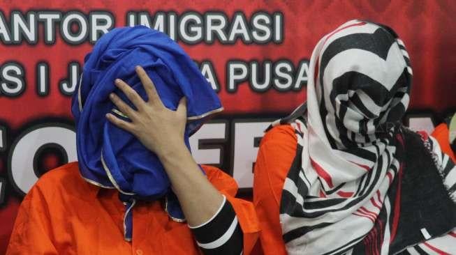 Keterangan pers pengawasan dan penindakan keimigrasian di Kantor Imigrasi Kelas I, Jakarta Pusat, Jumat (10/11).